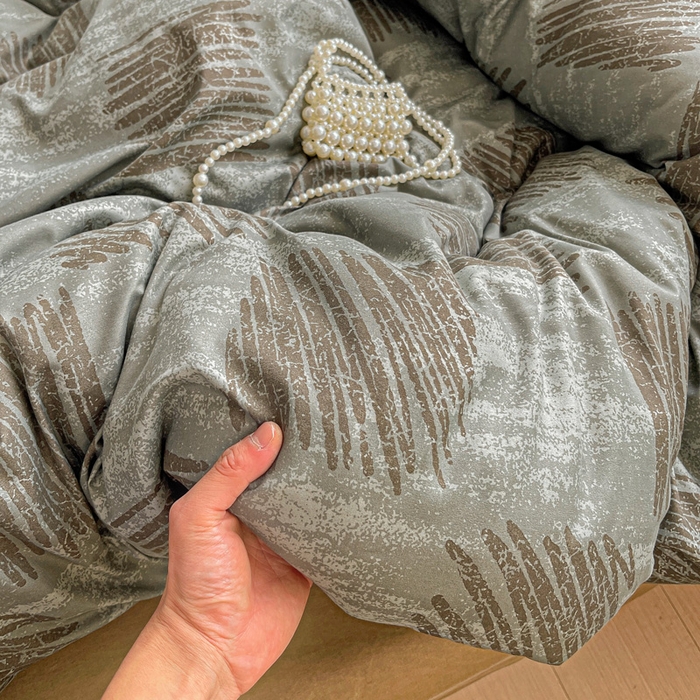 91家纺网 家纺一手货源 找家纺 布可家纺 2025新款水洗磨毛时尚印花四件套 米卡格-灰