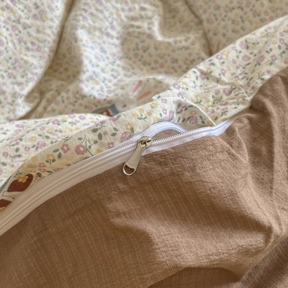 91家纺网 家纺一手货源 找家纺 妖妖家纺 2025新款云感双层纱四件套 花点兔