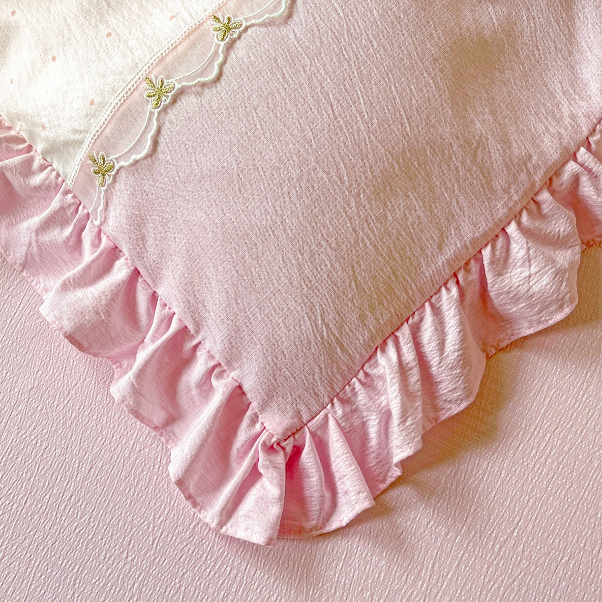 91家纺网 家纺一手货源 找家纺 娜娜 2025新款云感双层纱四件套 蝶轮粉语