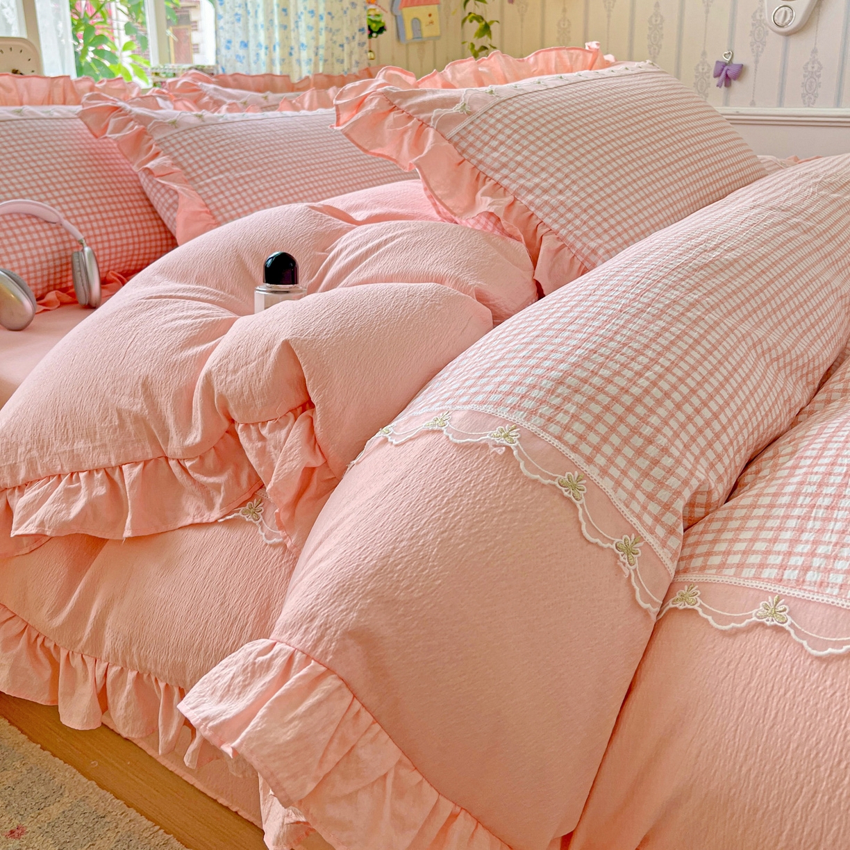 91家纺网 家纺一手货源 找家纺 娜娜 2025新款云感双层纱四件套 花格色谱