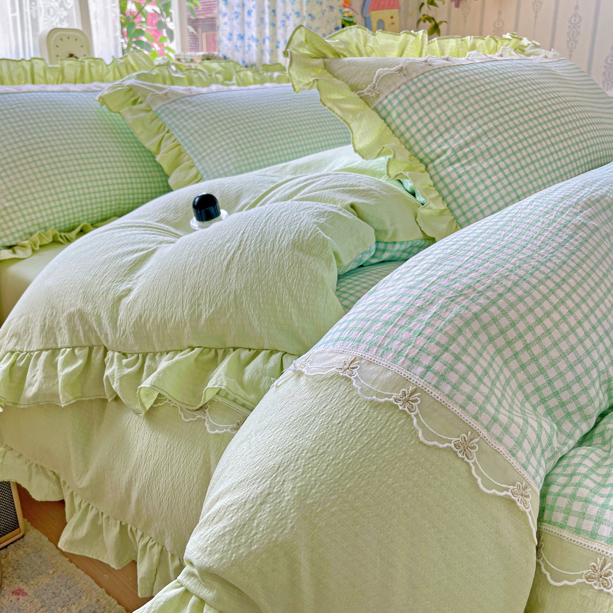 91家纺网 家纺一手货源 找家纺 娜娜 2025新款云感双层纱四件套 像素花园