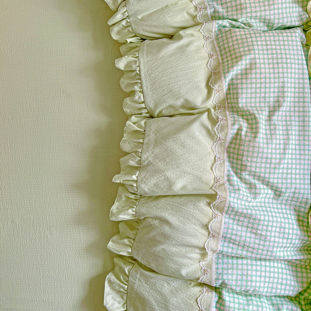 91家纺网 家纺一手货源 找家纺 娜娜 2025新款云感双层纱四件套 像素花园