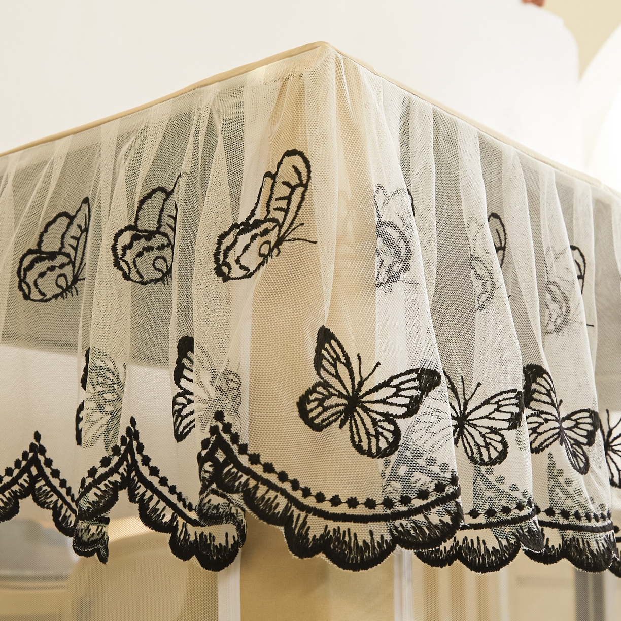 91家纺网 家纺一手货源 找家纺 爱上家居 2025新款学生蚊帐花边款 米白