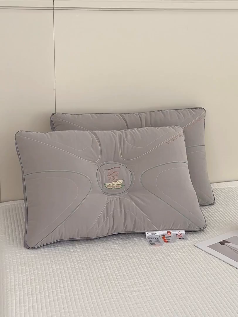 91家纺网 家纺一手货源 找家纺 蝶飞舞 2025新款高档款大豆护颈枕枕头枕芯护颈助眠枕 大豆护颈枕-灰色48*74cm/只 48*74cm