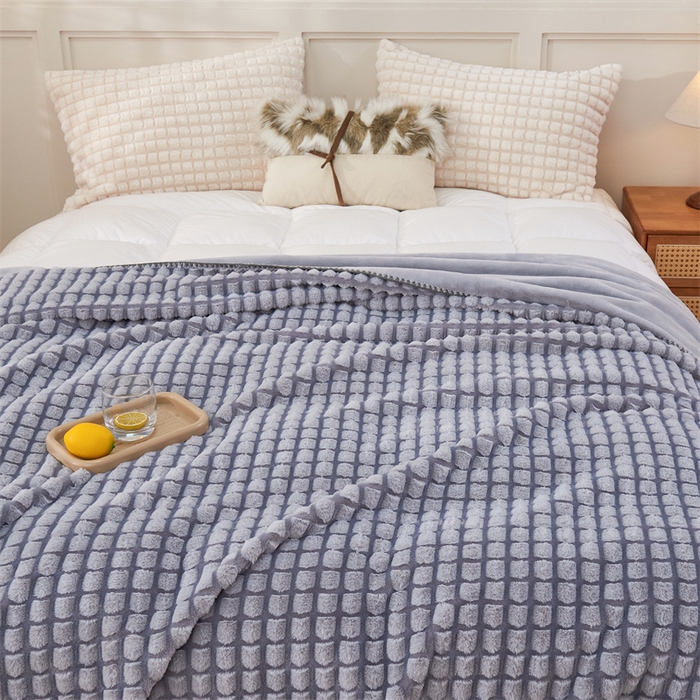 91家纺网 家纺一手货源 找家纺 馨米莱家纺2025新款提花兔毛复合毯 高级灰