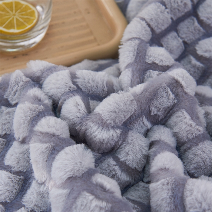 91家纺网 家纺一手货源 找家纺 馨米莱家纺2025新款提花兔毛复合毯 高级灰