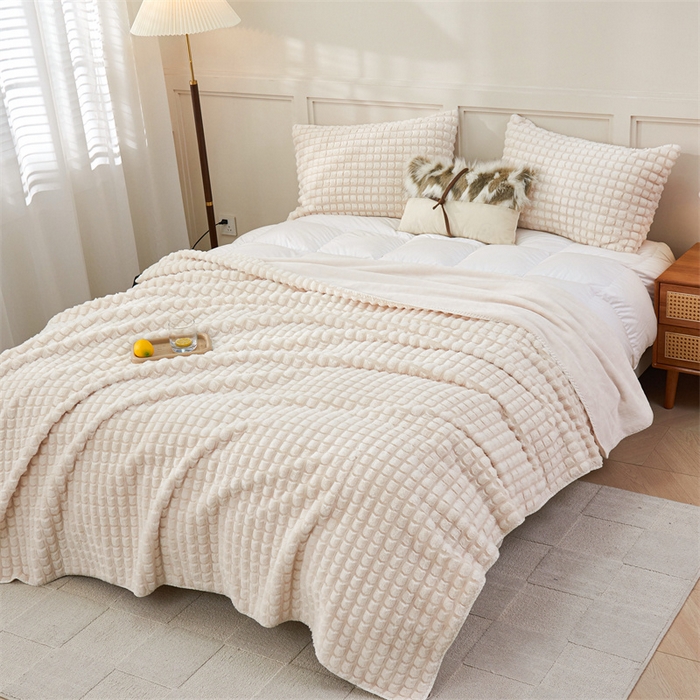 91家纺网 家纺一手货源 找家纺 馨米莱家纺2025新款提花兔毛复合毯 米白色