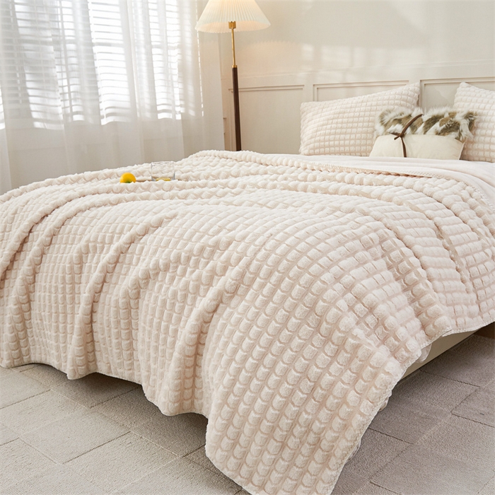 91家纺网 家纺一手货源 找家纺 馨米莱家纺2025新款提花兔毛复合毯 米白色