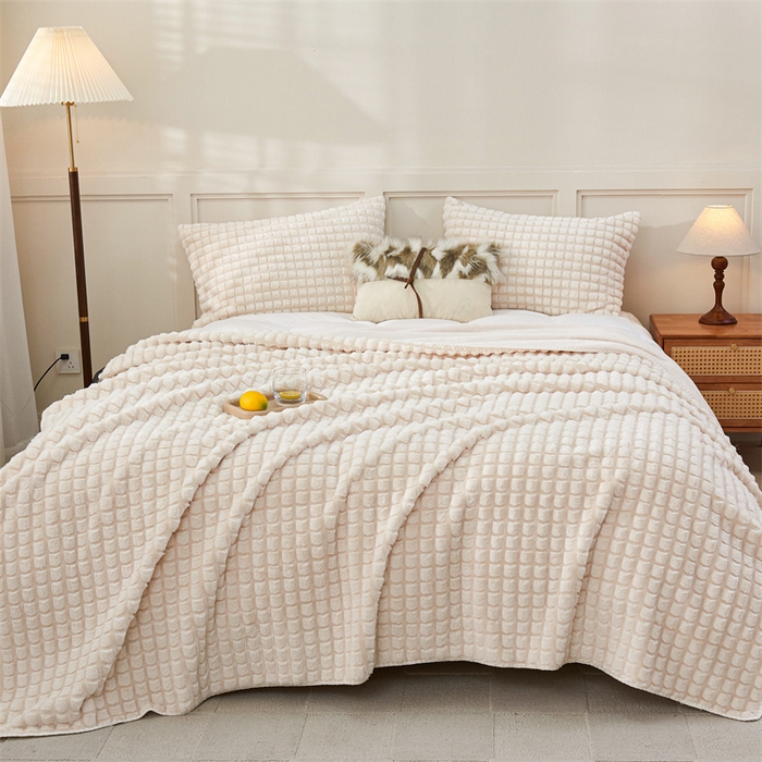 91家纺网 家纺一手货源 找家纺 馨米莱家纺2025新款提花兔毛复合毯 米白色