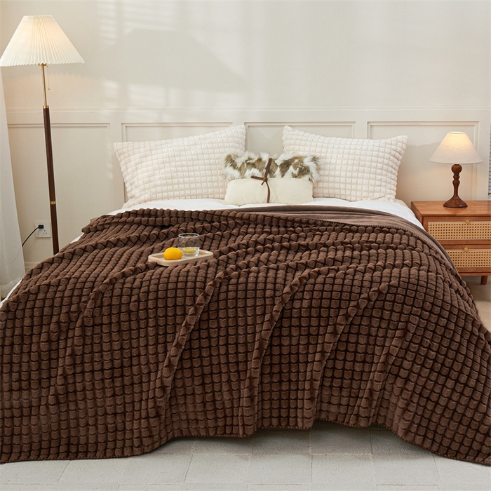 91家纺网 家纺一手货源 找家纺 馨米莱家纺2025新款提花兔毛复合毯 驼褐色