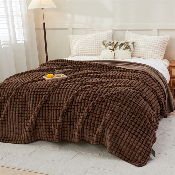 91家纺网 家纺一手货源 找家纺 馨米莱家纺2025新款提花兔毛复合毯 驼褐色