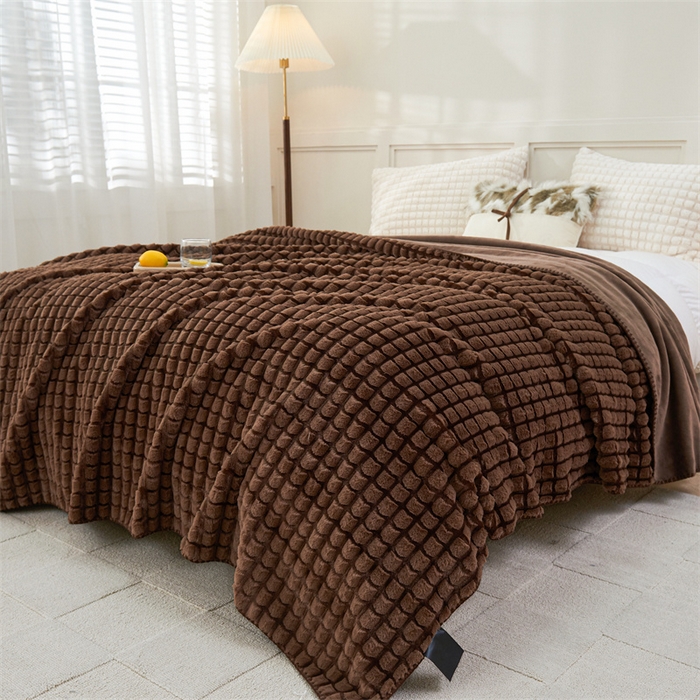 91家纺网 家纺一手货源 找家纺 馨米莱家纺2025新款提花兔毛复合毯 驼褐色