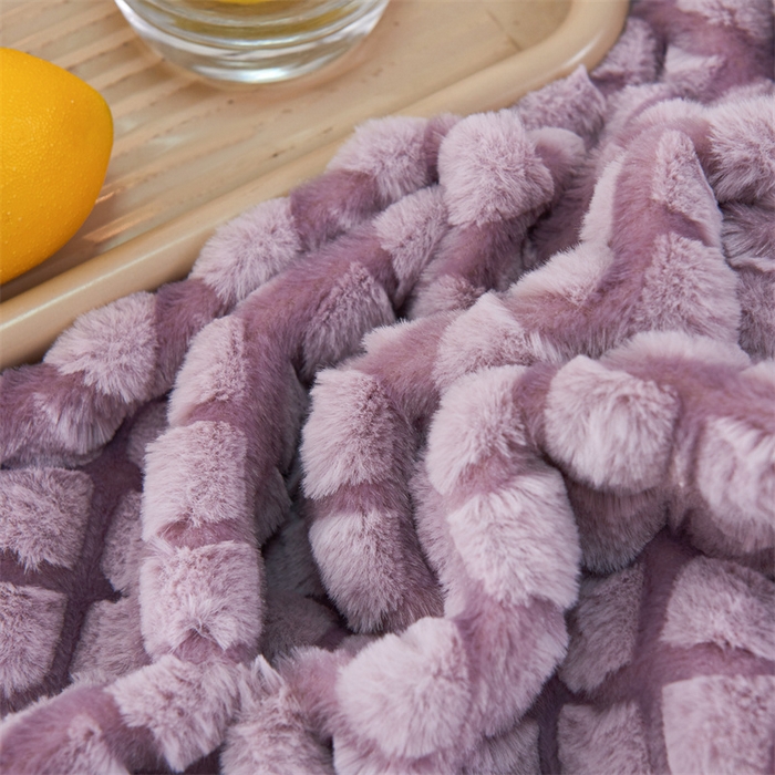 91家纺网 家纺一手货源 找家纺 馨米莱家纺2025新款提花兔毛复合毯 香芋紫