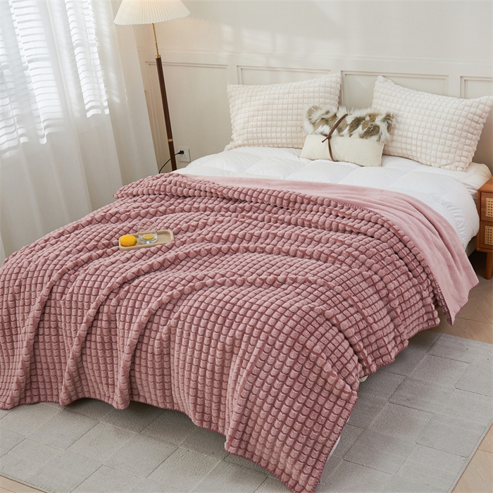 91家纺网 家纺一手货源 找家纺 馨米莱家纺2025新款提花兔毛复合毯 樱花粉