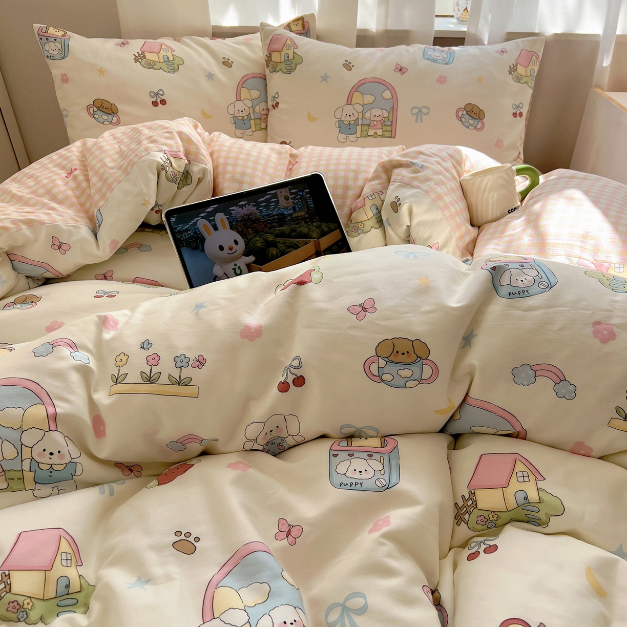 91家纺网 家纺一手货源 找家纺 六巷胡同 2025新款INS卡通减龄可爱风全棉四件套（开学季系列） 动漫派对熊