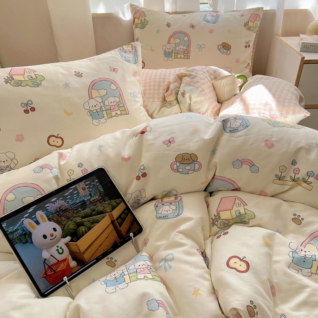 91家纺网 家纺一手货源 找家纺 六巷胡同 2025新款INS卡通减龄可爱风全棉四件套（开学季系列） 动漫派对熊