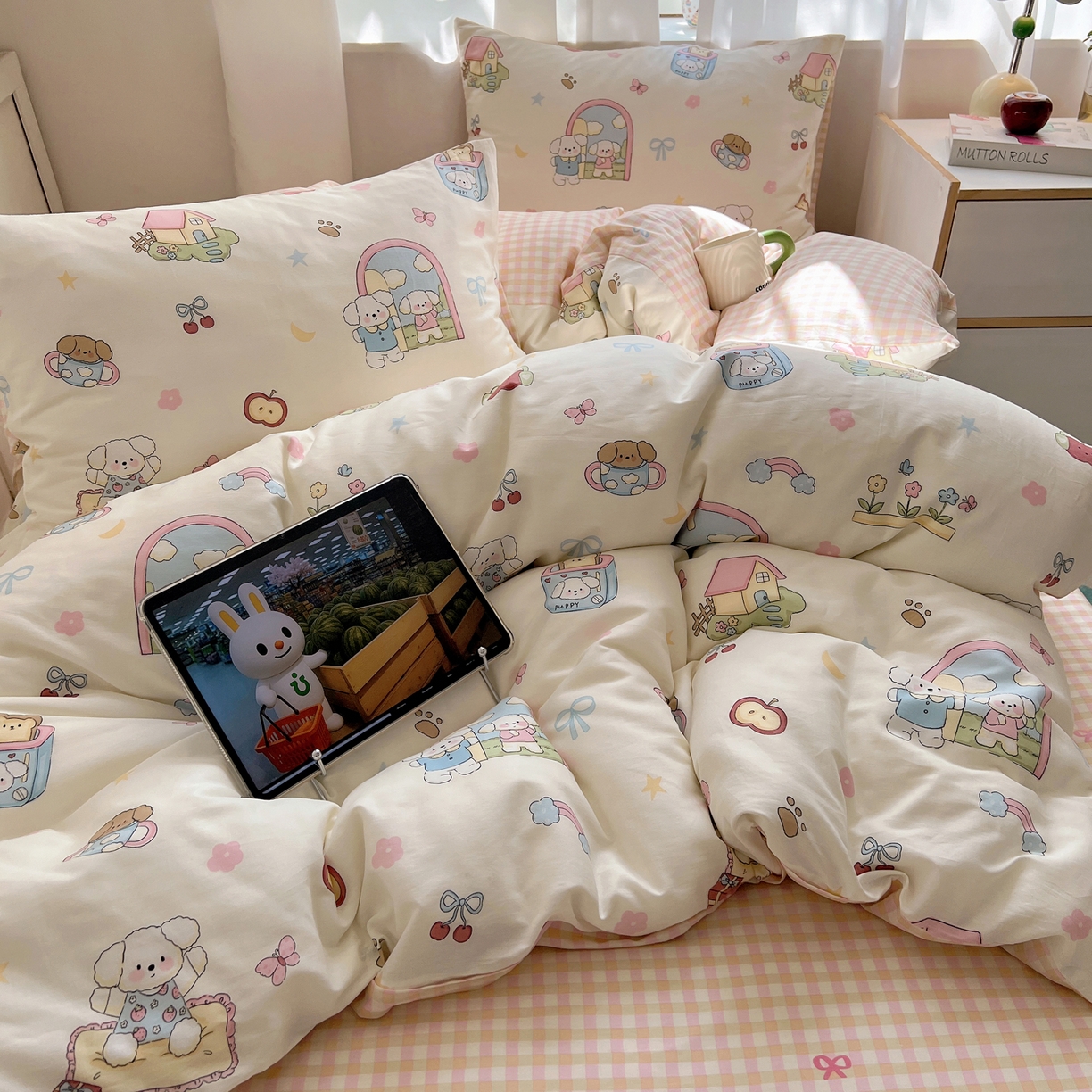 91家纺网 家纺一手货源 找家纺 六巷胡同 2025新款INS卡通减龄可爱风全棉四件套（开学季系列） 动漫派对熊