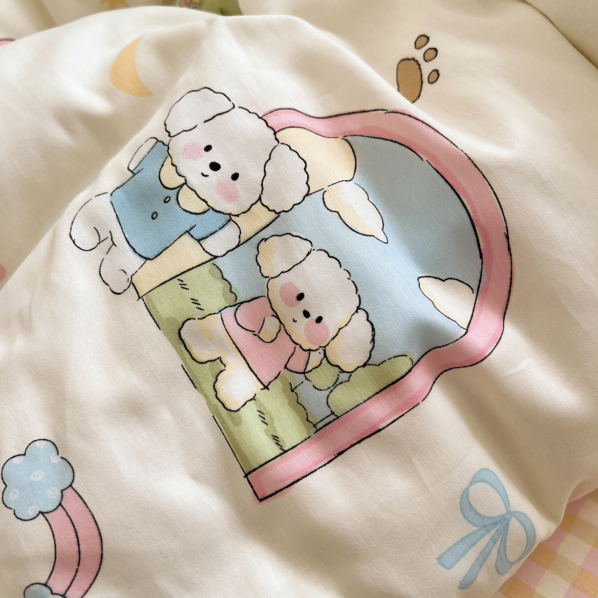 91家纺网 家纺一手货源 找家纺 六巷胡同 2025新款INS卡通减龄可爱风全棉四件套（开学季系列） 动漫派对熊