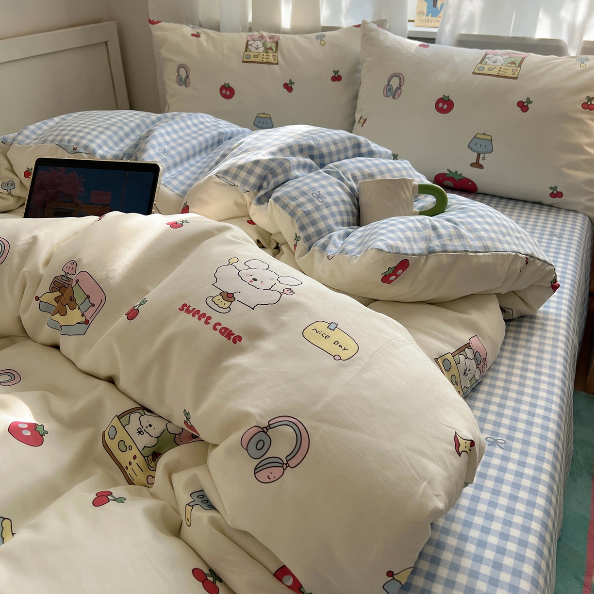 91家纺网 家纺一手货源 找家纺 六巷胡同 2025新款INS卡通减龄可爱风全棉四件套（开学季系列） 狗狗甜品屋