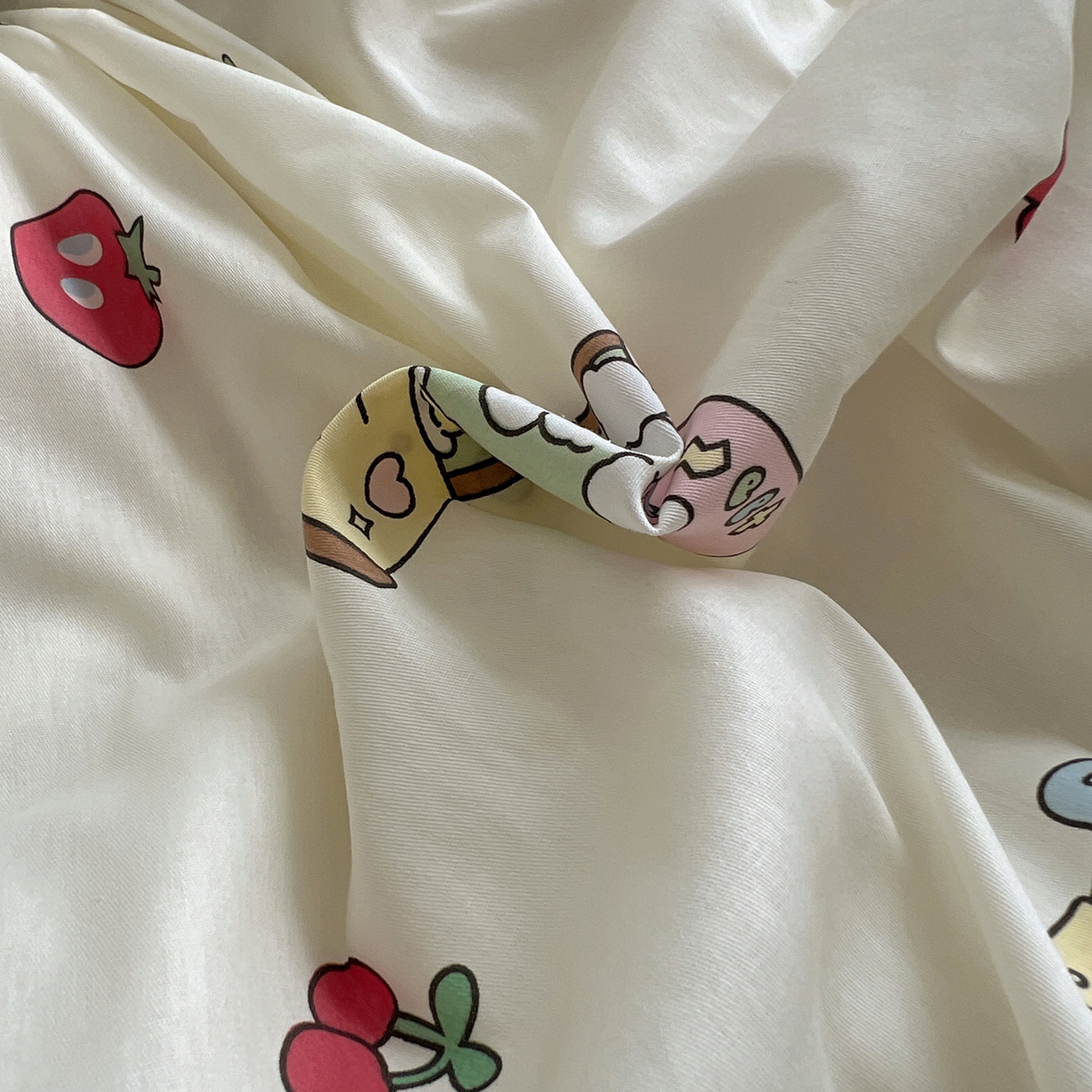 91家纺网 家纺一手货源 找家纺 六巷胡同 2025新款INS卡通减龄可爱风全棉四件套（开学季系列） 狗狗甜品屋