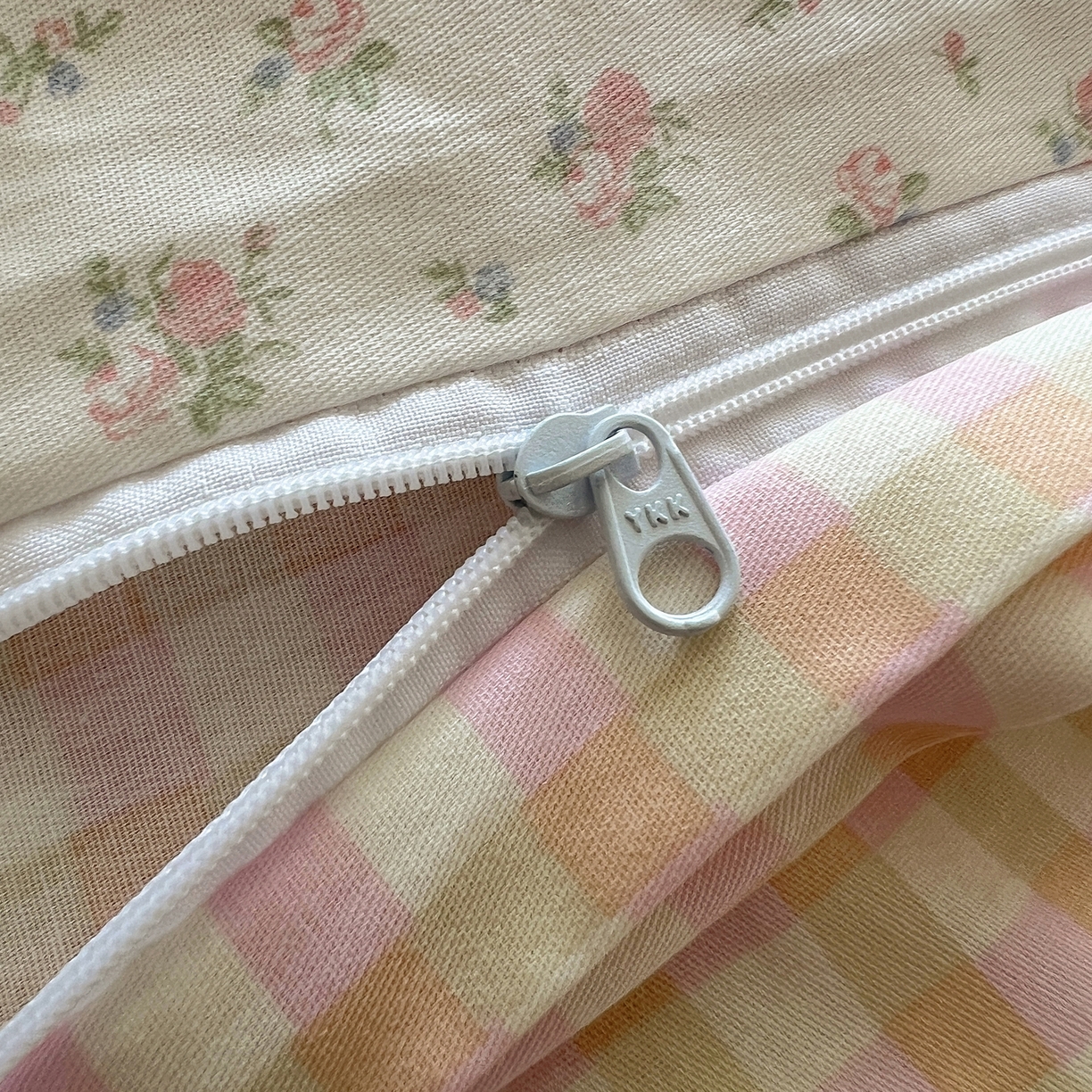 91家纺网 家纺一手货源 找家纺 六巷胡同 2025新款INS卡通减龄可爱风全棉四件套（开学季系列） 花草知趣熊