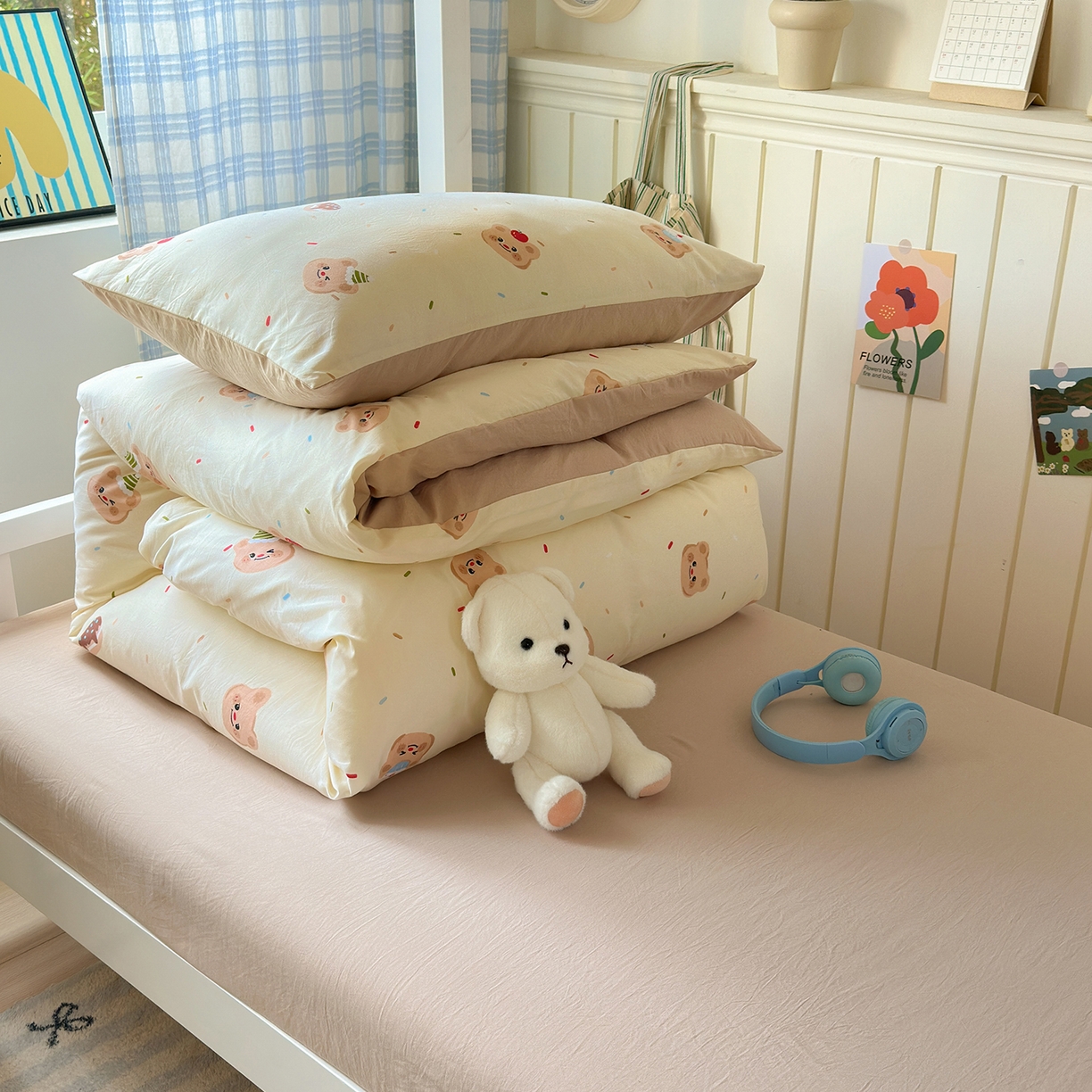 91家纺网 家纺一手货源 找家纺 沐芷 2025 开学季学生宿舍三件套 水洗棉四件套被套床单 蛋糕熊熊