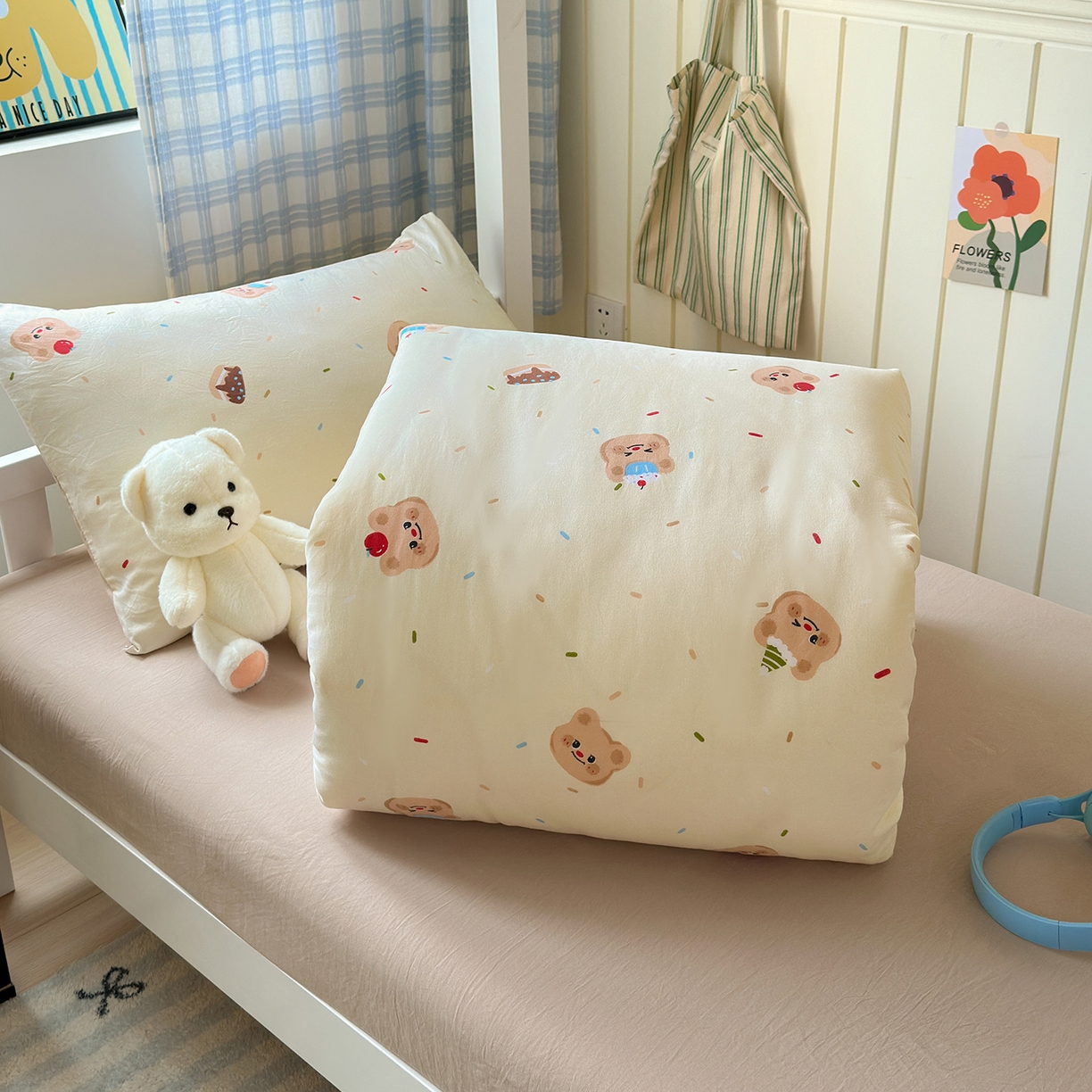 91家纺网 家纺一手货源 找家纺 沐芷 2025 开学季学生宿舍三件套 水洗棉四件套被套床单 蛋糕熊熊