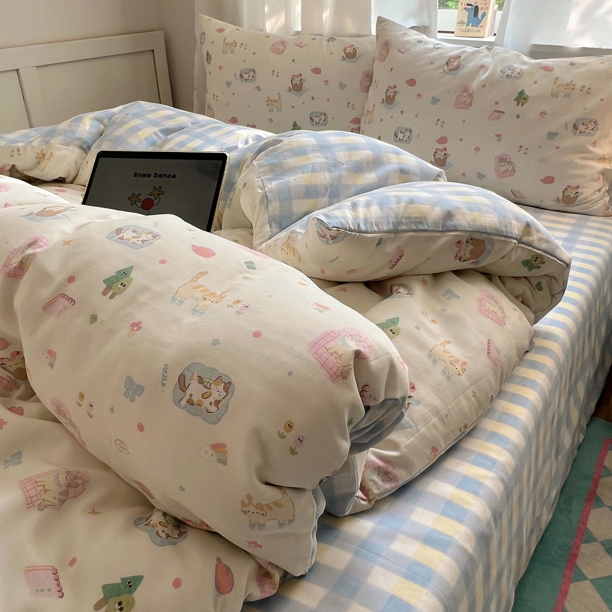 91家纺网 家纺一手货源 找家纺 六巷胡同 2025新款INS卡通减龄可爱风全棉四件套（开学季系列） 沙发慵懒猫