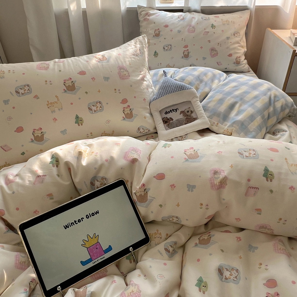 91家纺网 家纺一手货源 找家纺 六巷胡同 2025新款INS卡通减龄可爱风全棉四件套（开学季系列） 沙发慵懒猫