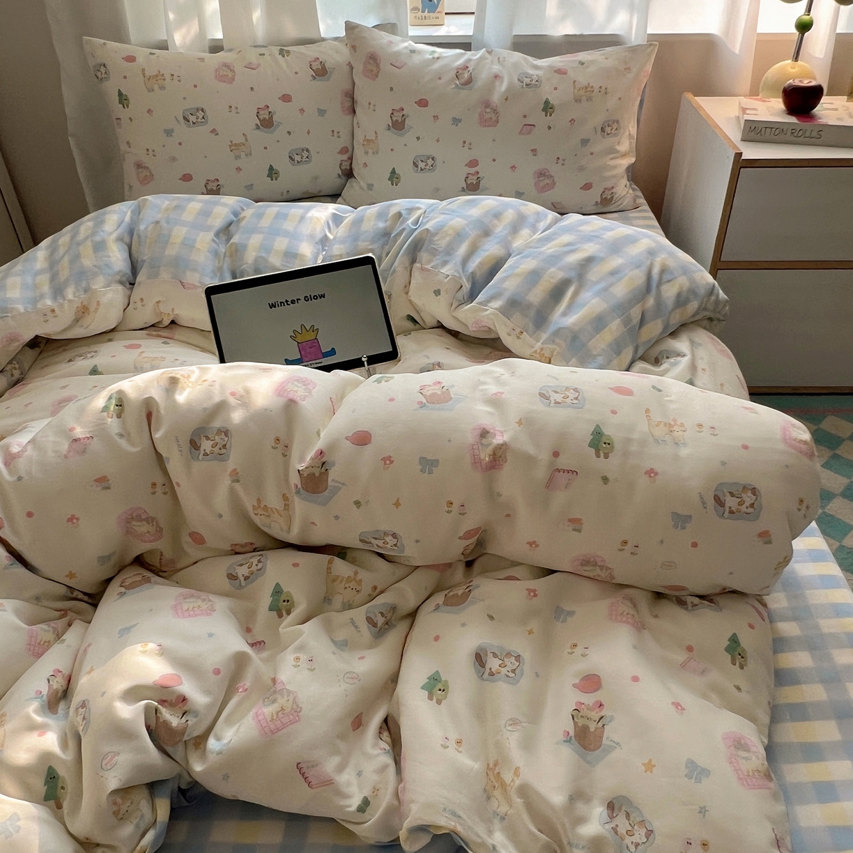 91家纺网 家纺一手货源 找家纺 六巷胡同 2025新款INS卡通减龄可爱风全棉四件套（开学季系列） 沙发慵懒猫