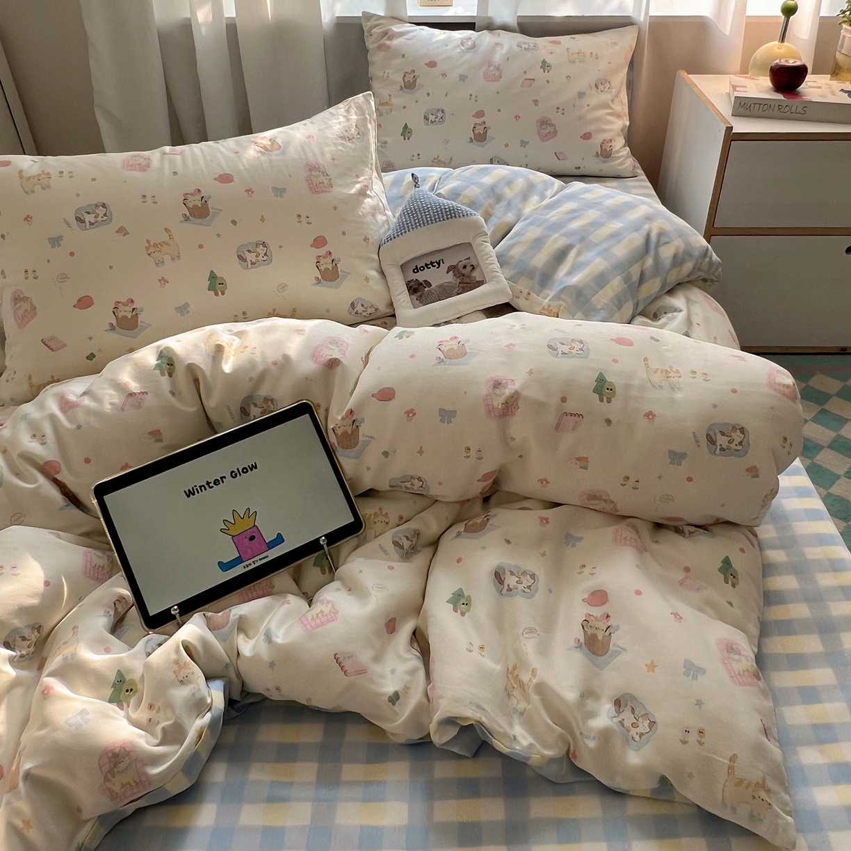 91家纺网 家纺一手货源 找家纺 六巷胡同 2025新款INS卡通减龄可爱风全棉四件套（开学季系列） 沙发慵懒猫