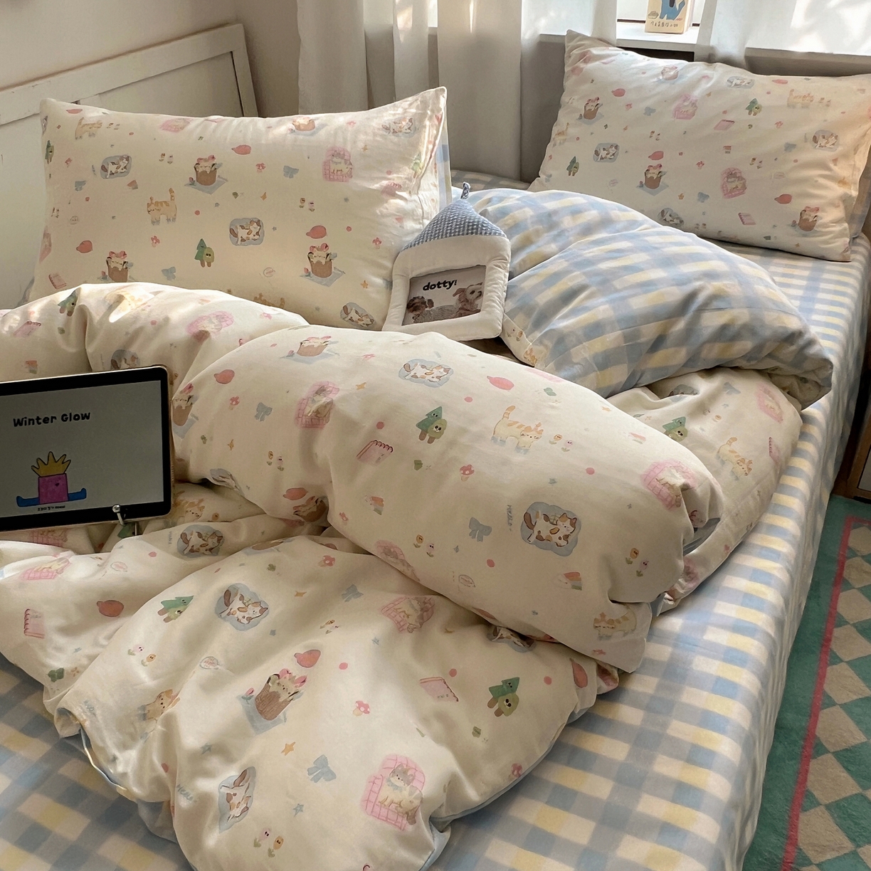 91家纺网 家纺一手货源 找家纺 六巷胡同 2025新款INS卡通减龄可爱风全棉四件套（开学季系列） 沙发慵懒猫