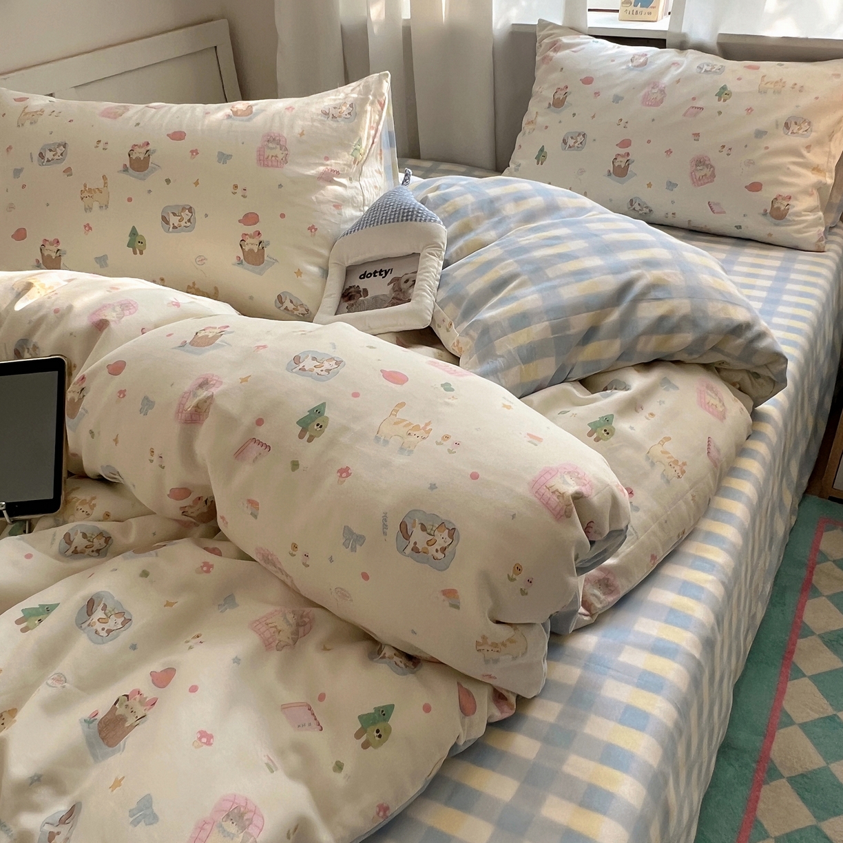 91家纺网 家纺一手货源 找家纺 六巷胡同 2025新款INS卡通减龄可爱风全棉四件套（开学季系列） 沙发慵懒猫