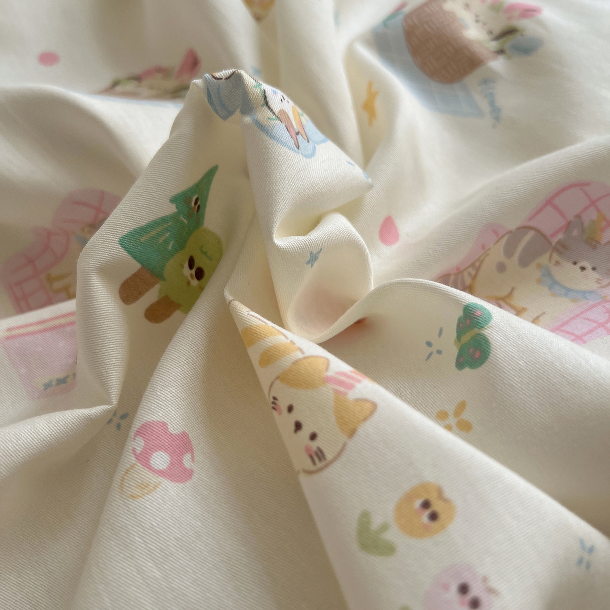 91家纺网 家纺一手货源 找家纺 六巷胡同 2025新款INS卡通减龄可爱风全棉四件套（开学季系列） 沙发慵懒猫