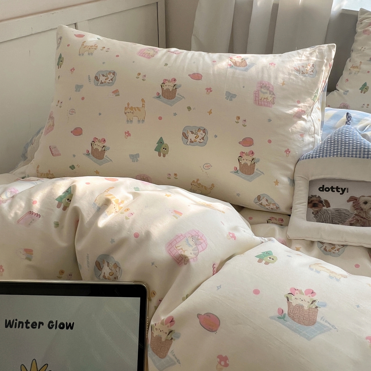 91家纺网 家纺一手货源 找家纺 六巷胡同 2025新款INS卡通减龄可爱风全棉四件套（开学季系列） 沙发慵懒猫