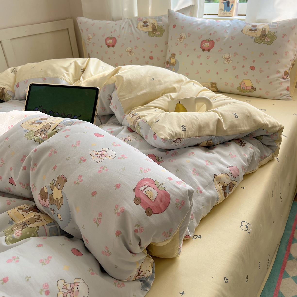 91家纺网 家纺一手货源 找家纺 六巷胡同 2025新款INS卡通减龄可爱风全棉四件套（开学季系列） 卧室碎花熊