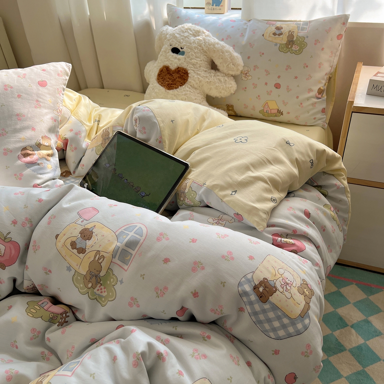 91家纺网 家纺一手货源 找家纺 六巷胡同 2025新款INS卡通减龄可爱风全棉四件套（开学季系列） 卧室碎花熊