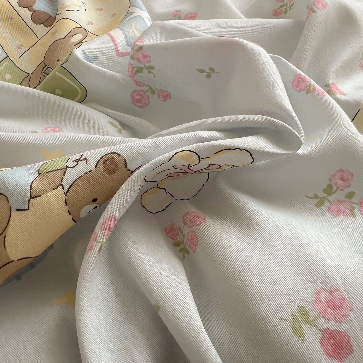 91家纺网 家纺一手货源 找家纺 六巷胡同 2025新款INS卡通减龄可爱风全棉四件套（开学季系列） 卧室碎花熊