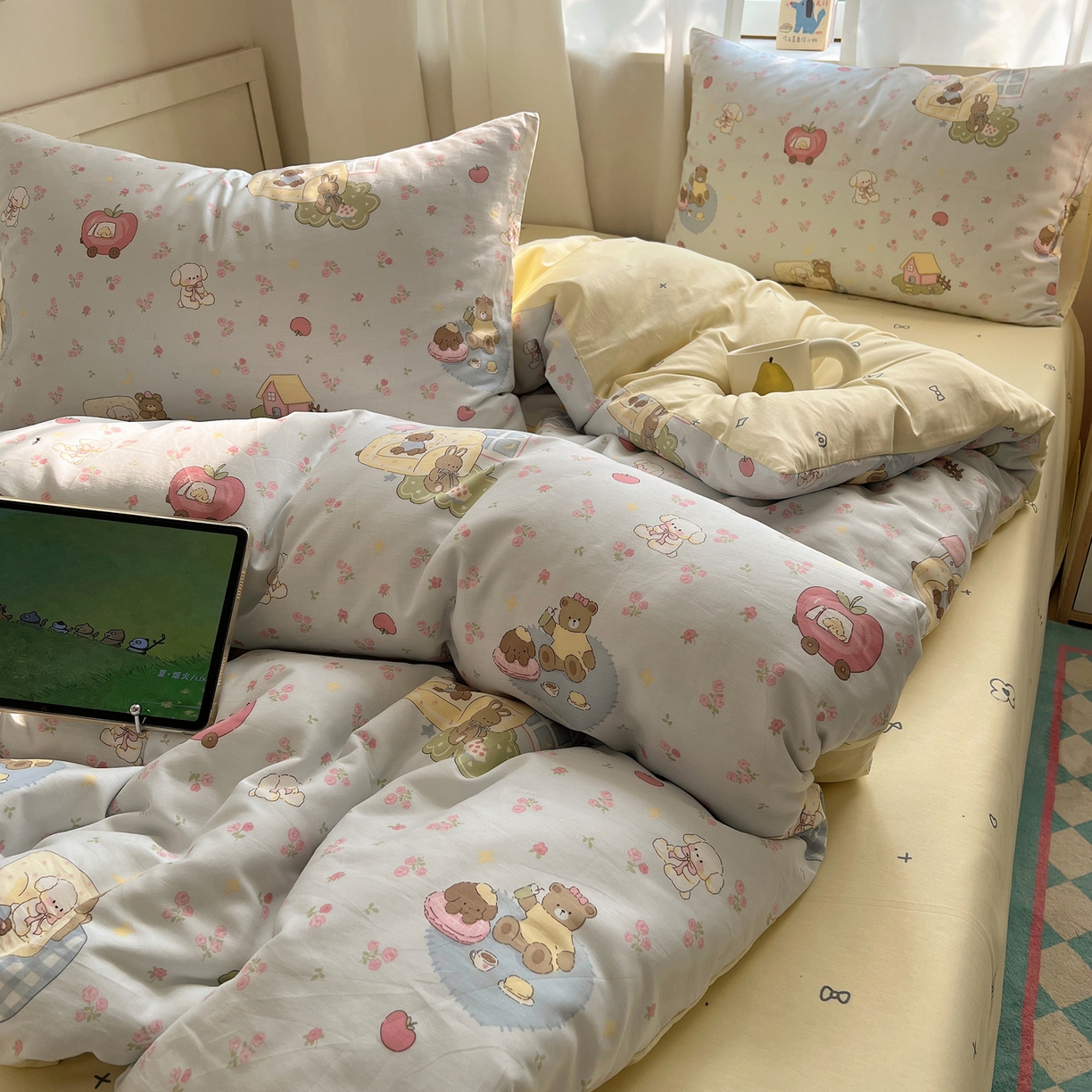 91家纺网 家纺一手货源 找家纺 六巷胡同 2025新款INS卡通减龄可爱风全棉四件套（开学季系列） 卧室碎花熊