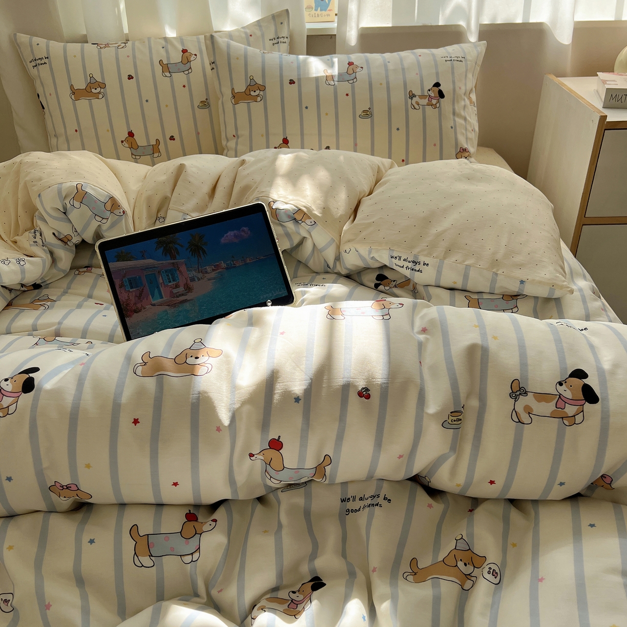 91家纺网 家纺一手货源 找家纺 六巷胡同 2025新款INS卡通减龄可爱风全棉四件套（开学季系列） 星星腊肠狗