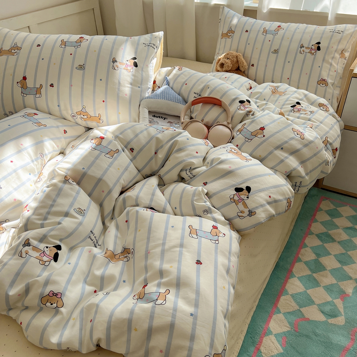 91家纺网 家纺一手货源 找家纺 六巷胡同 2025新款INS卡通减龄可爱风全棉四件套（开学季系列） 星星腊肠狗