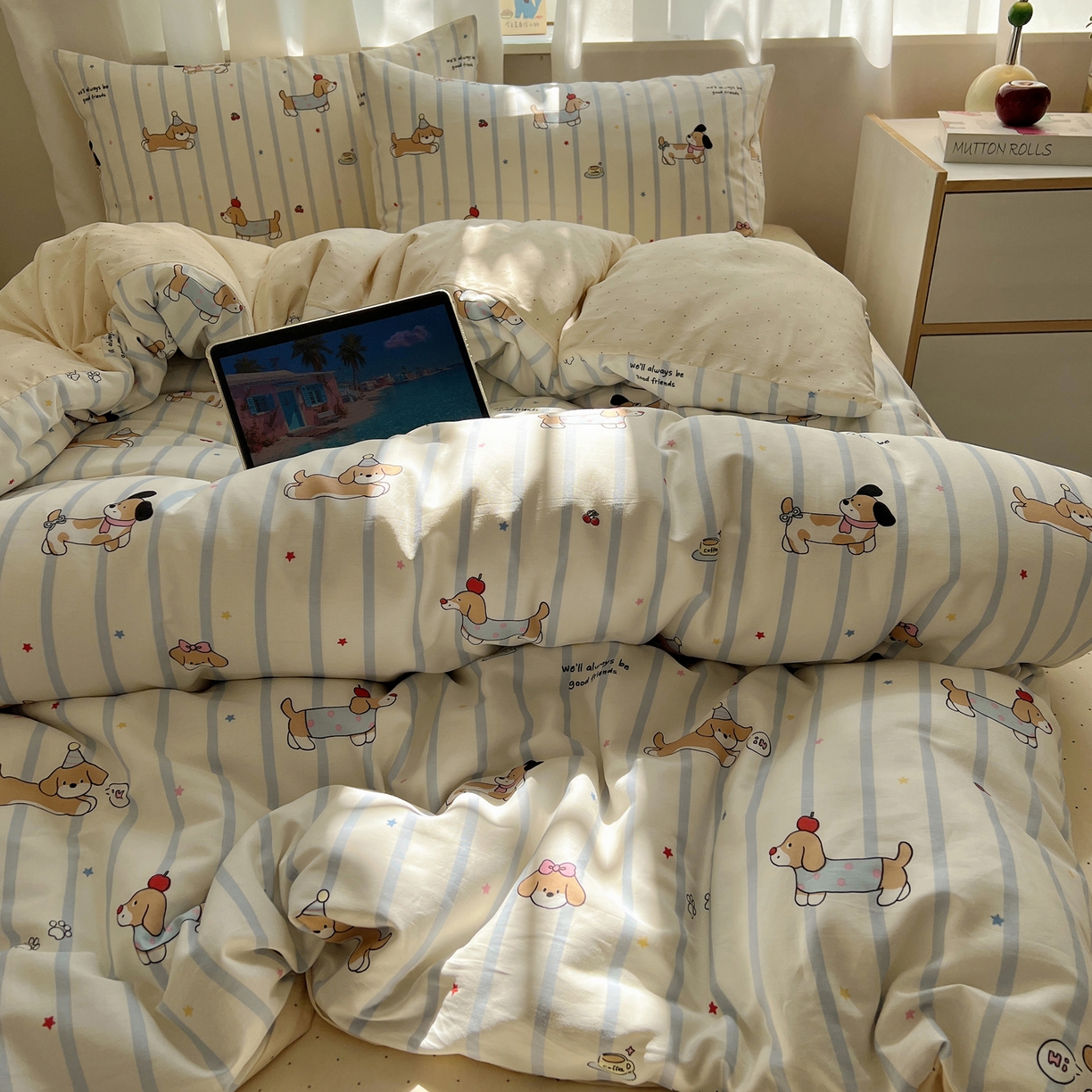 91家纺网 家纺一手货源 找家纺 六巷胡同 2025新款INS卡通减龄可爱风全棉四件套（开学季系列） 星星腊肠狗