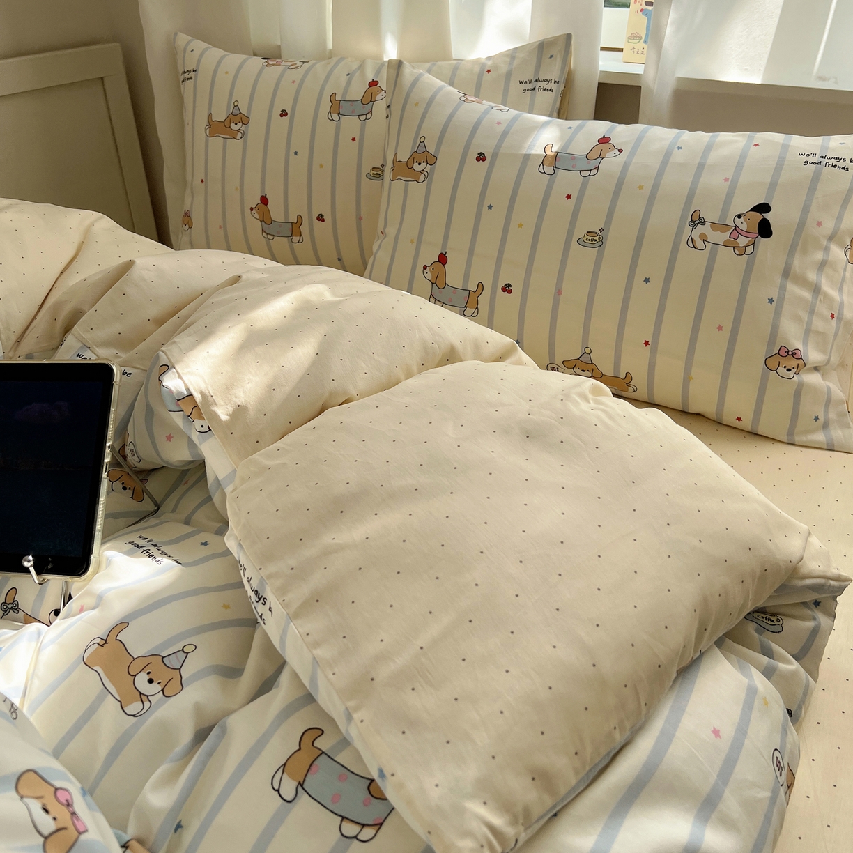 91家纺网 家纺一手货源 找家纺 六巷胡同 2025新款INS卡通减龄可爱风全棉四件套（开学季系列） 星星腊肠狗