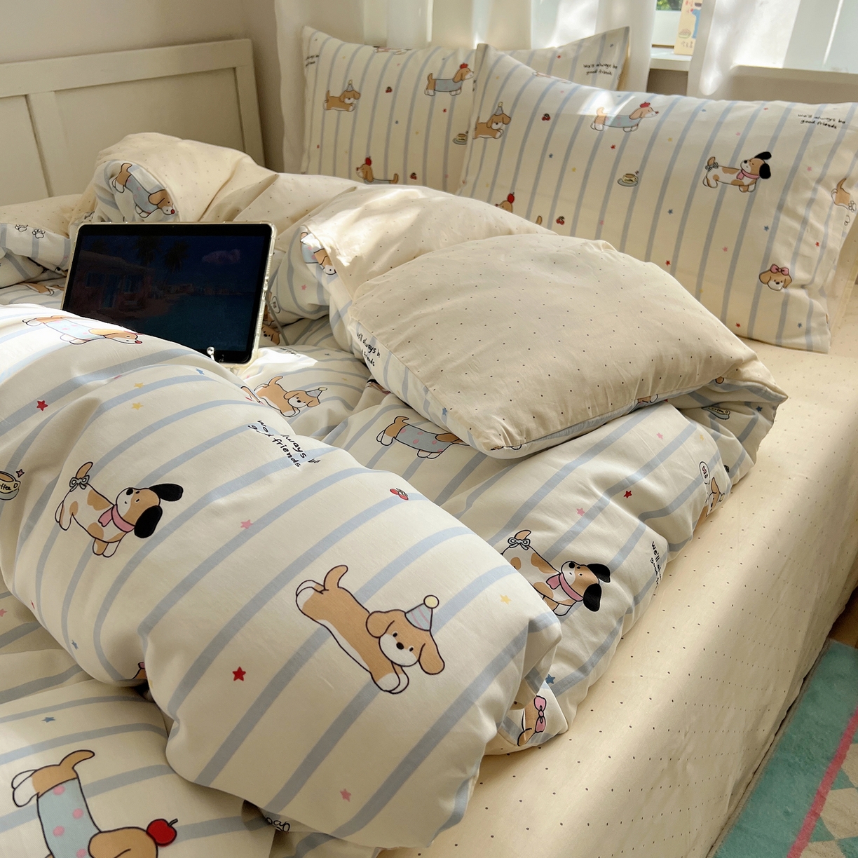 91家纺网 家纺一手货源 找家纺 六巷胡同 2025新款INS卡通减龄可爱风全棉四件套（开学季系列） 星星腊肠狗