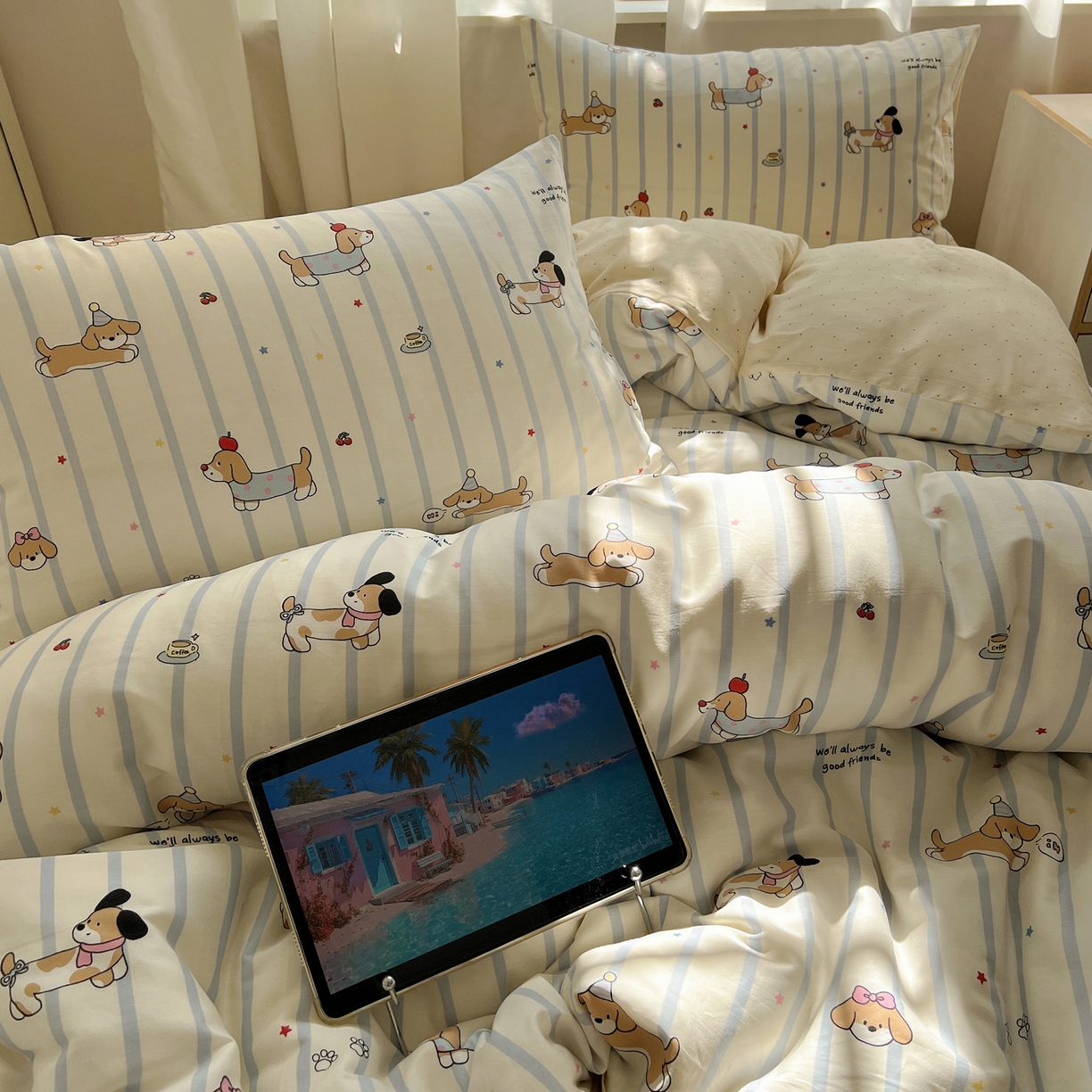 91家纺网 家纺一手货源 找家纺 六巷胡同 2025新款INS卡通减龄可爱风全棉四件套（开学季系列） 星星腊肠狗