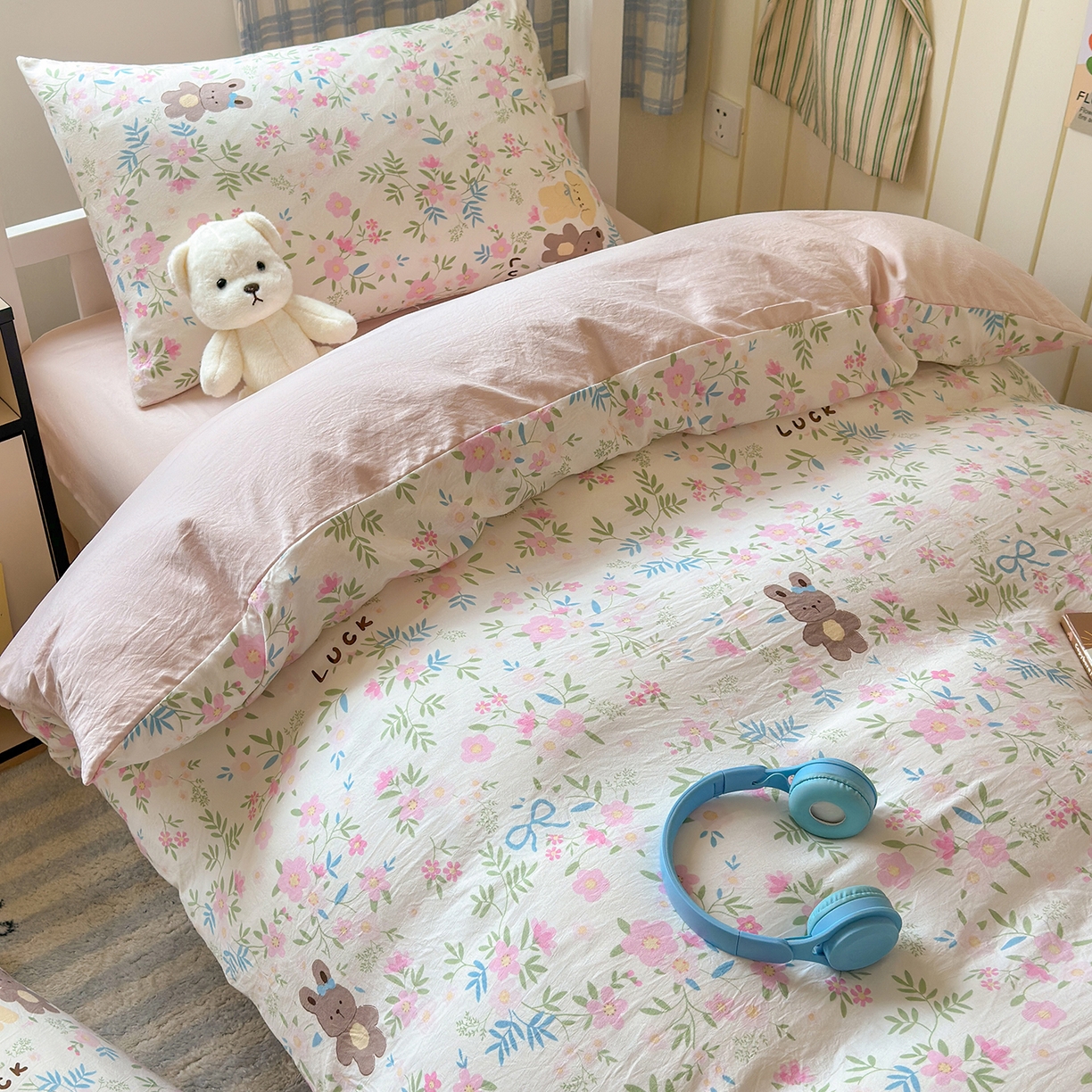 91家纺网 家纺一手货源 找家纺 沐芷 2025 开学季学生宿舍三件套 水洗棉四件套被套床单 花仙兔兔