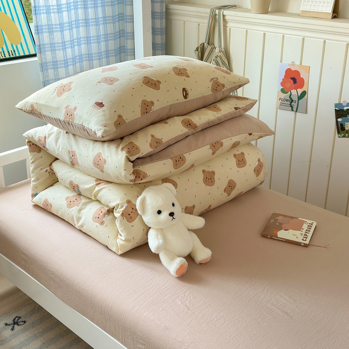 91家纺网 家纺一手货源 找家纺 沐芷 2025 开学季学生宿舍三件套 水洗棉四件套被套床单 黄油小熊