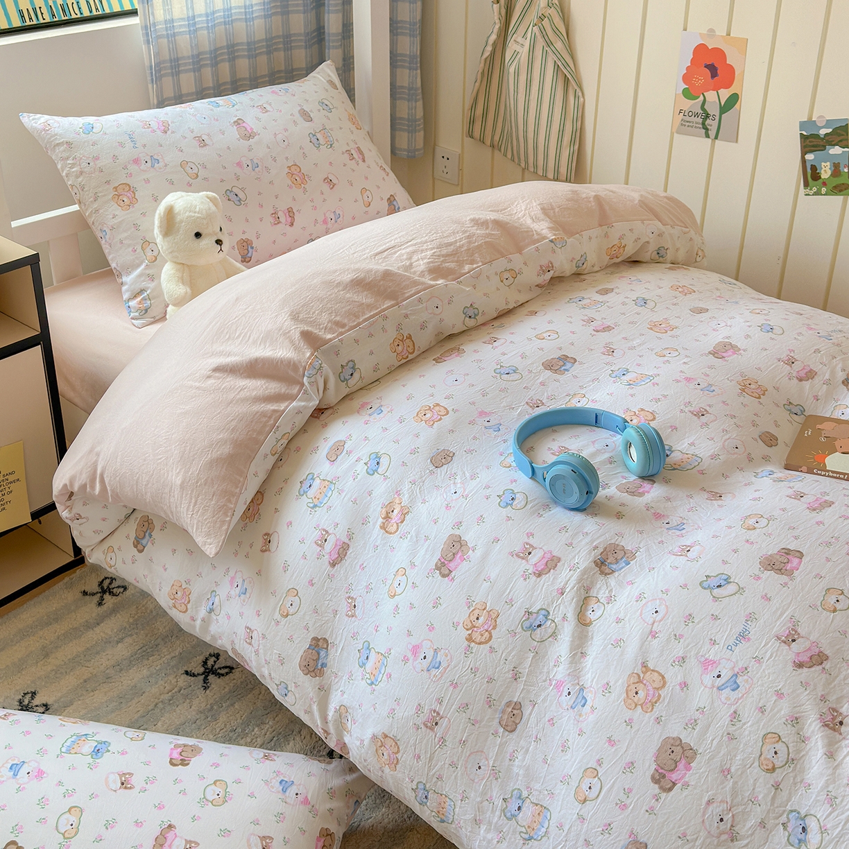 91家纺网 家纺一手货源 找家纺 沐芷 2025 开学季学生宿舍三件套 水洗棉四件套被套床单 萌狗花花