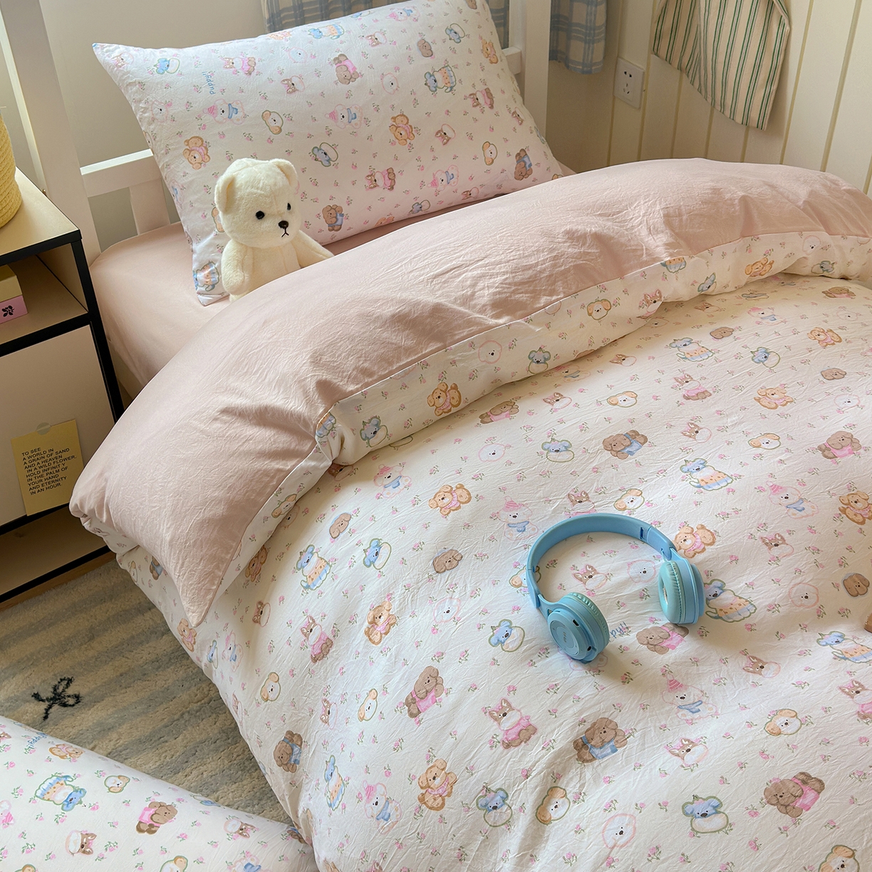 91家纺网 家纺一手货源 找家纺 沐芷 2025 开学季学生宿舍三件套 水洗棉四件套被套床单 萌狗花花