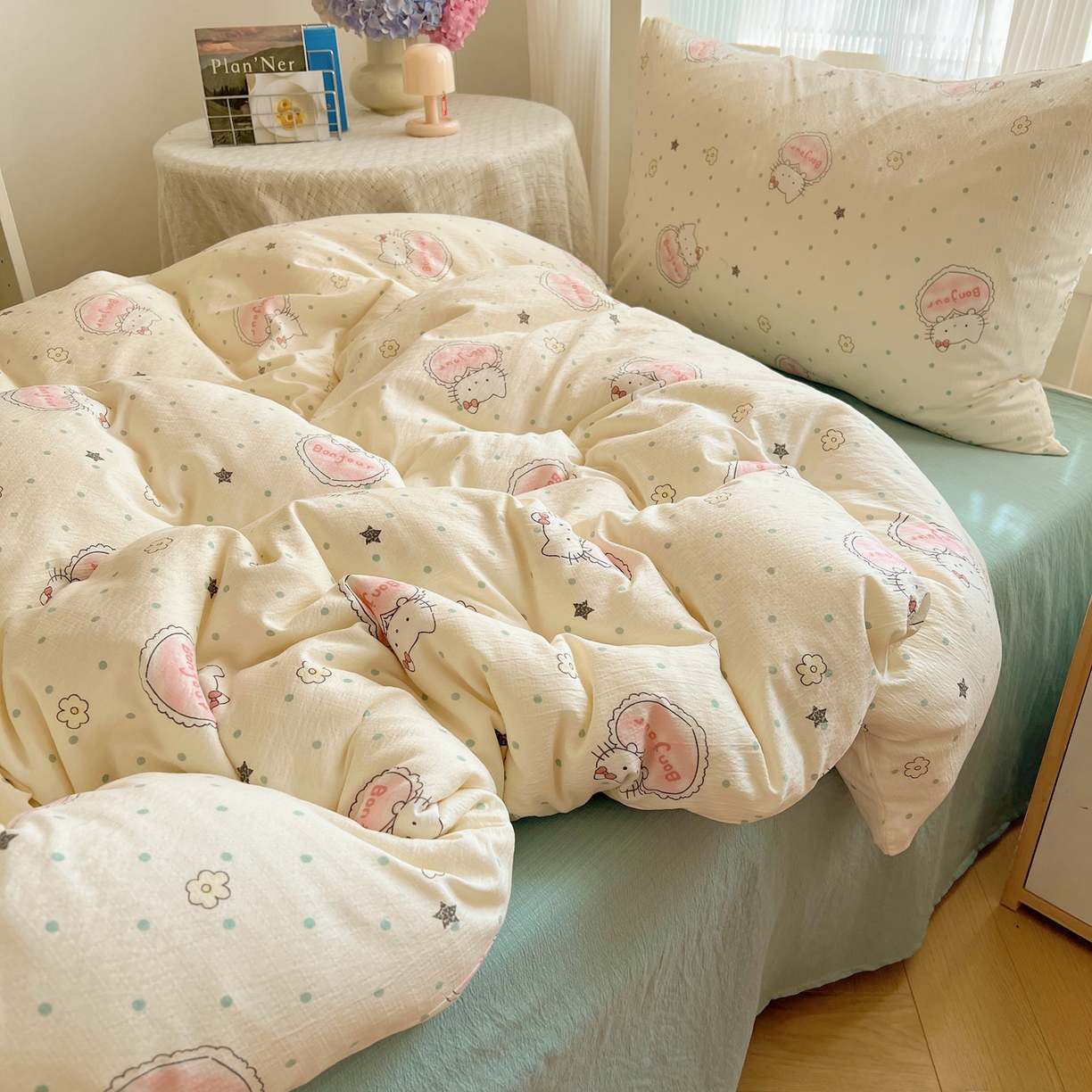 91家纺网 家纺一手货源 找家纺 繁花家居 2025新款木棉爆款学生床三件套四件套跑量款 爱心喵-白